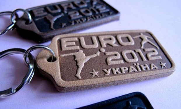 Где купити сувенири са симболима Еуро 2012